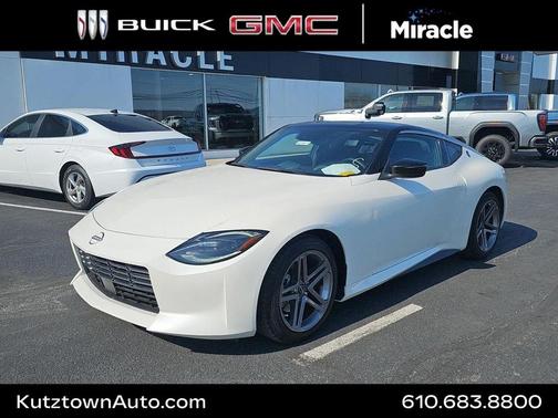 Pearl White Tricoat/Super Black 2025 Nissan Z Sport Automatic Transmission