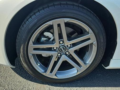 Pearl White Tricoat/Super Black 2025 Nissan Z Sport Automatic Transmission