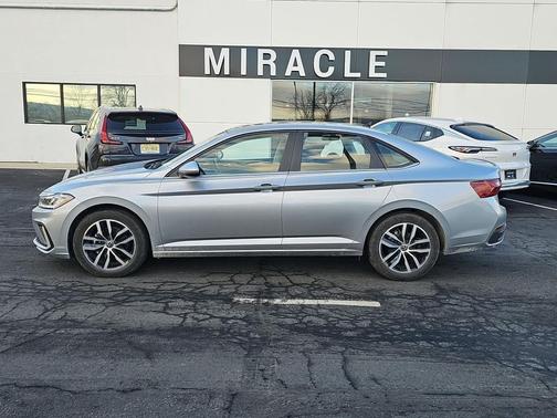 2025 Volkswagen Jetta 1.5T SE