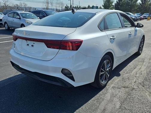 Snow White Pearl 2023 Kia Forte LXS