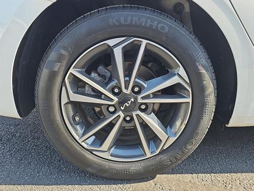 Snow White Pearl 2023 Kia Forte LXS