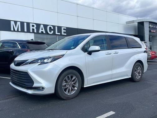 2024 Toyota Sienna XLE