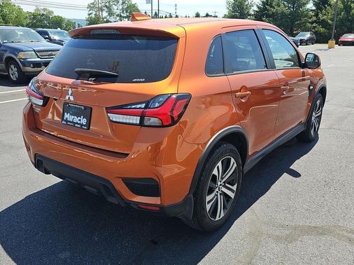 Sunshine Orange Metallic 2025 Mitsubishi Outlander Sport 2.0 ES