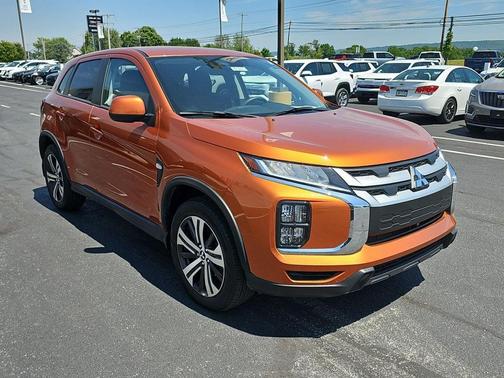 Sunshine Orange Metallic 2025 Mitsubishi Outlander Sport 2.0 ES