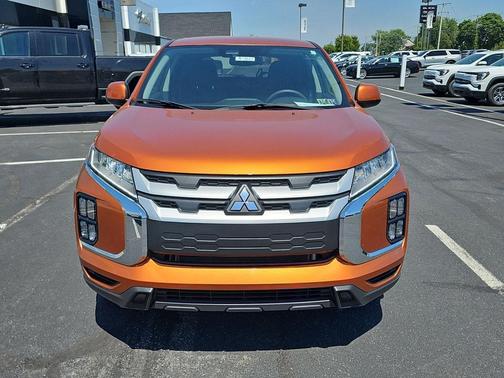 Sunshine Orange Metallic 2025 Mitsubishi Outlander Sport 2.0 ES