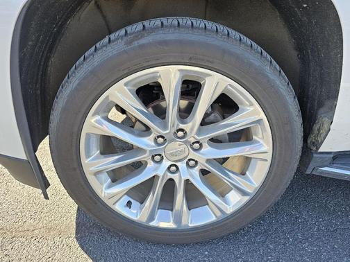 Crystal White Tricoat 2017 Cadillac Escalade Luxury