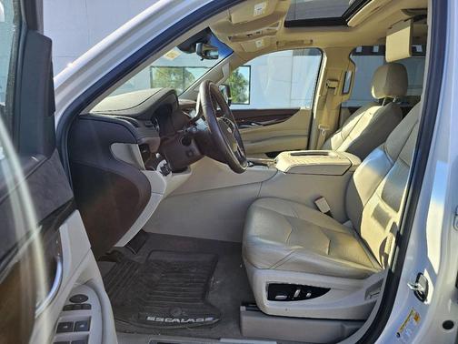 Crystal White Tricoat 2017 Cadillac Escalade Luxury