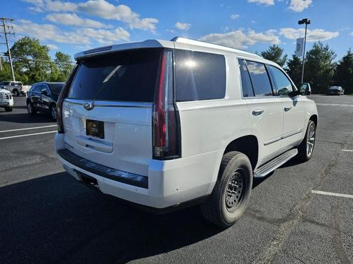 Crystal White Tricoat 2017 Cadillac Escalade Luxury