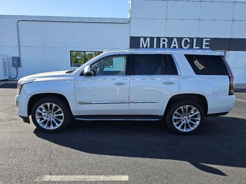 Crystal White Tricoat 2017 Cadillac Escalade Luxury