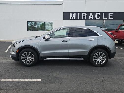 Argent Silver Metallic 2023 Cadillac XT4 Premium Luxury