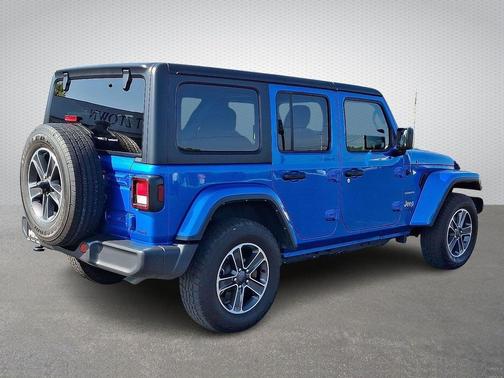 2023 Jeep Wrangler 4-Door Sahara 4x4