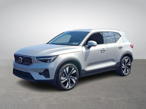 2023 Volvo XC40 B5 Plus Bright Theme