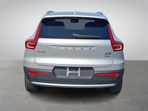2023 Volvo XC40 B5 Plus Bright Theme