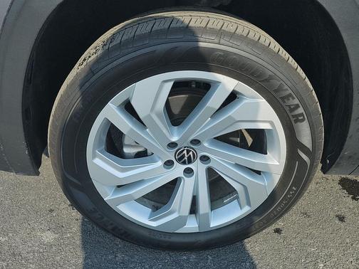 2023 Volkswagen Atlas 3.6L SE w/Technology