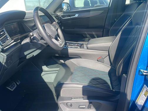 2024 Volkswagen Atlas Cross Sport 2.0T SEL Premium