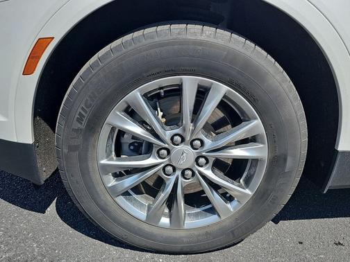 Crystal White Tricoat 2021 Cadillac XT5 Premium Luxury