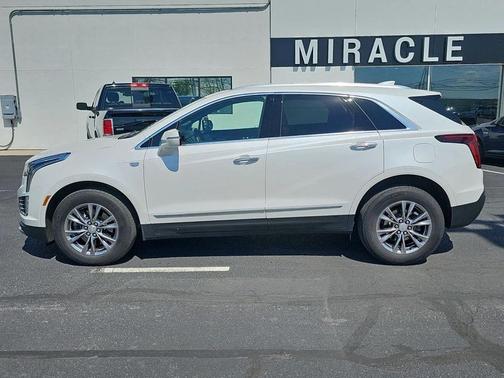 Crystal White Tricoat 2021 Cadillac XT5 Premium Luxury