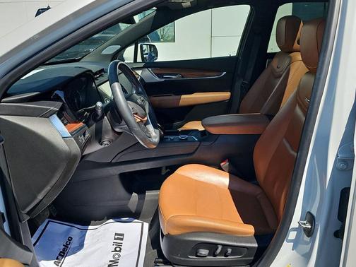 Crystal White Tricoat 2021 Cadillac XT5 Premium Luxury