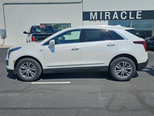 Crystal White Tricoat 2021 Cadillac XT5 Premium Luxury