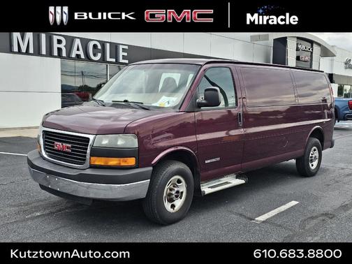 Maroon 2005 GMC Savana 3500 Cargo