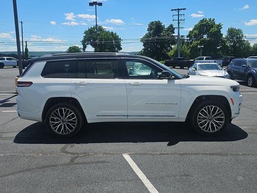 Bright White Clearcoat 2022 Jeep Grand Cherokee L Summit Reserve