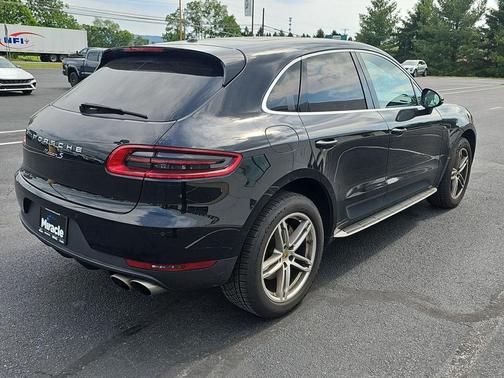 Black 2018 Porsche Macan Macan