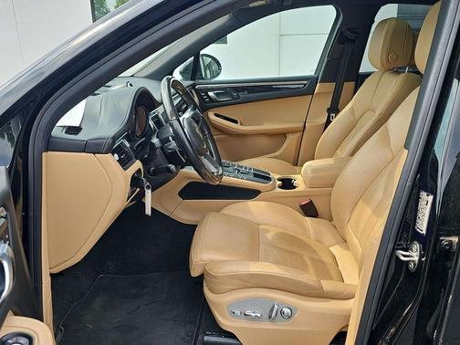 Black 2018 Porsche Macan Macan