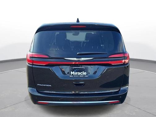 Brilliant Black Crystal Pearlcoat 2023 Chrysler Pacifica Touring L
