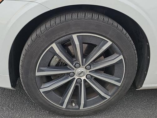 2021 Volvo S60 T5 Momentum