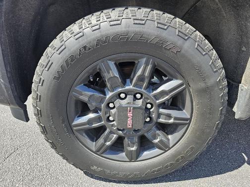 Sterling Metallic 2024 GMC Sierra 2500 AT4