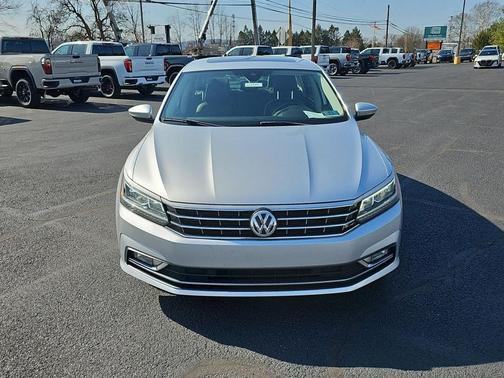 2017 Volkswagen Passat 1.8T SEL Premium