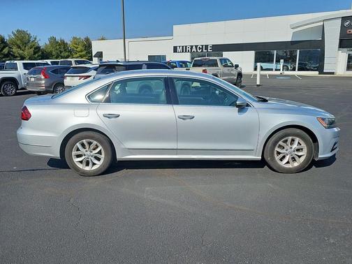 2017 Volkswagen Passat 1.8T SEL Premium