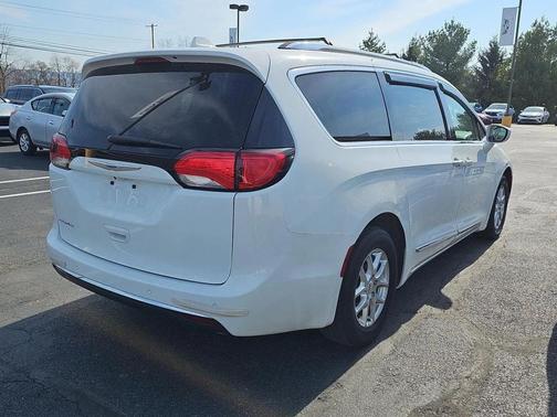 Bright White Clearcoat 2020 Chrysler Pacifica Touring L
