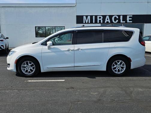 Bright White Clearcoat 2020 Chrysler Pacifica Touring L
