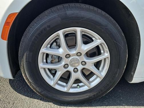 Bright White Clearcoat 2020 Chrysler Pacifica Touring L