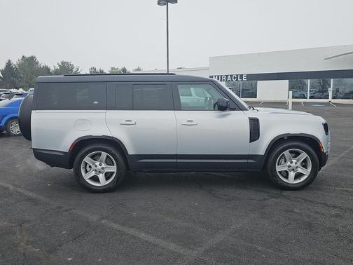 2023 Land Rover Defender 130 SE