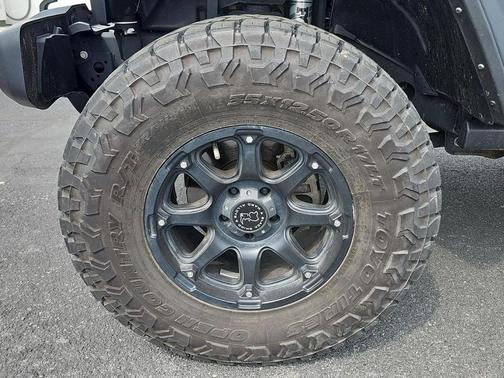 Black Clearcoat 2024 Jeep Wrangler Willys