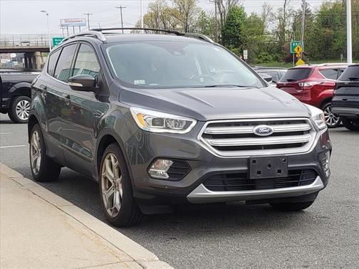 Photo 5 of 40 of 2019 Ford Escape Titanium