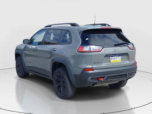 Sting Gray Clearcoat 2019 Jeep Cherokee Trailhawk