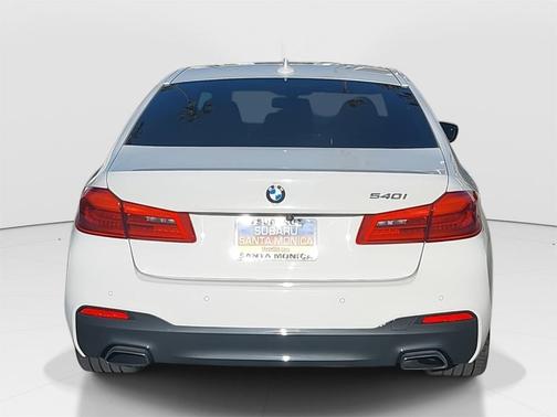 2019 BMW 540 i