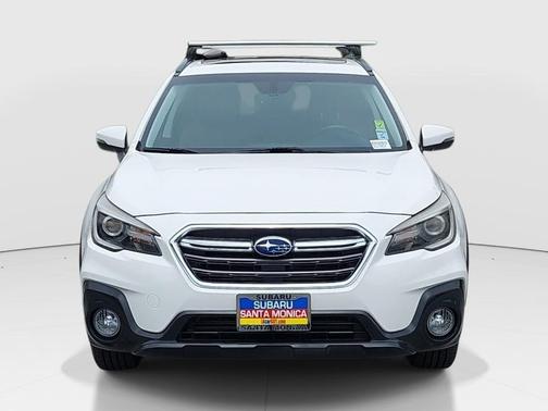 Crystal White Pearl 2018 Subaru Outback 2.5i Touring