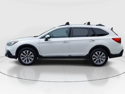 Crystal White Pearl 2018 Subaru Outback 2.5i Touring