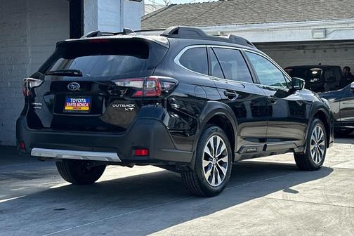 Crystal Black Silica 2023 Subaru Outback Limited XT