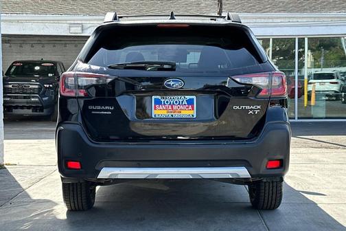 Crystal Black Silica 2023 Subaru Outback Limited XT