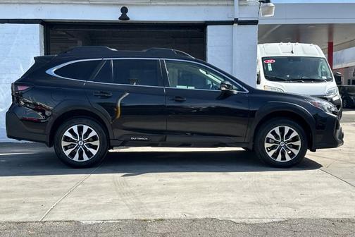 Crystal Black Silica 2023 Subaru Outback Limited XT
