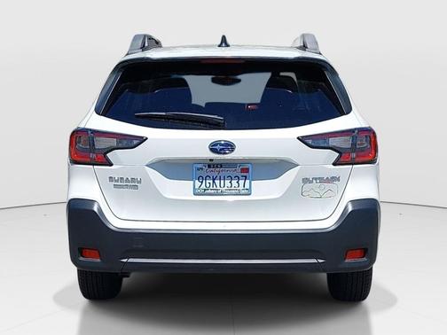 Crystal White Pearl 2023 Subaru Outback Premium