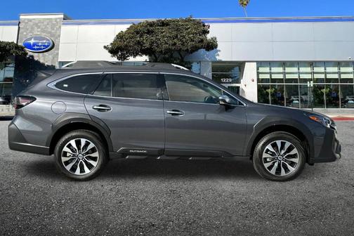 2025 Subaru Outback Touring XT