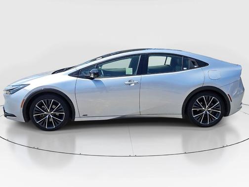 CUTTING EDGE 2024 Toyota Prius XLE