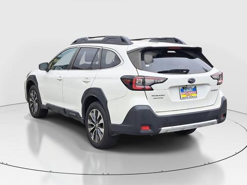 Crystal White Pearl 2023 Subaru Outback Limited
