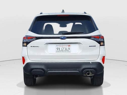 Crystal White Pearl 2025 Subaru Forester Touring